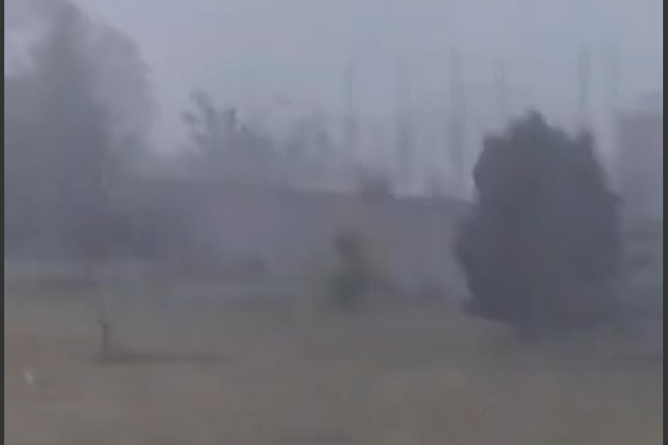 En varios sectores del pa&iacute;s se report&oacute; ca&iacute;da de granizo. (Foto: captura de video)