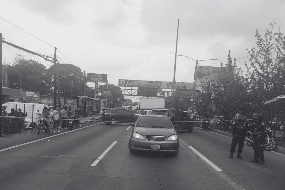 La ruta Interamericana ha quedado totalmente bloqueada con direcci&oacute;n al occidente. (Foto: Tr&aacute;nsito Mixco)