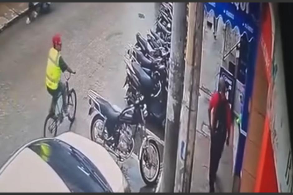 &iexcl;Saca un arma! Discusi&oacute;n en plena v&iacute;a termina en tragedia
