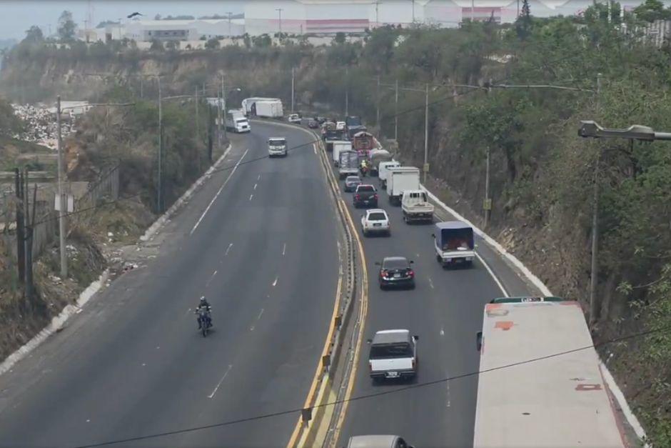 La ruta al Pac&iacute;fico se ha visto afectado este&nbsp;jueves por la obstaculizaci&oacute;n de un carril. (Foto: Captura de video)