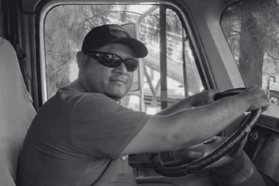 El hombre conduc&iacute;a sobre la ruta al Puerto Quetzal. (Foto: RRSS)