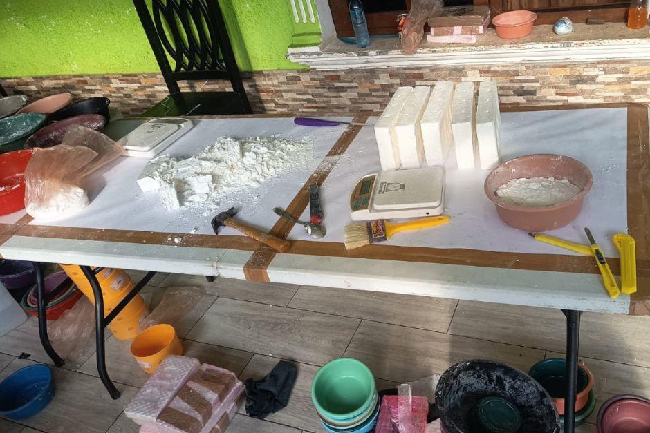 En este lugar se elaboraba coca&iacute;na en cantidades industriales para su distribuci&oacute;n masiva al narcotr&aacute;fico. (Foto: Ministerio de Gobernaci&oacute;n)