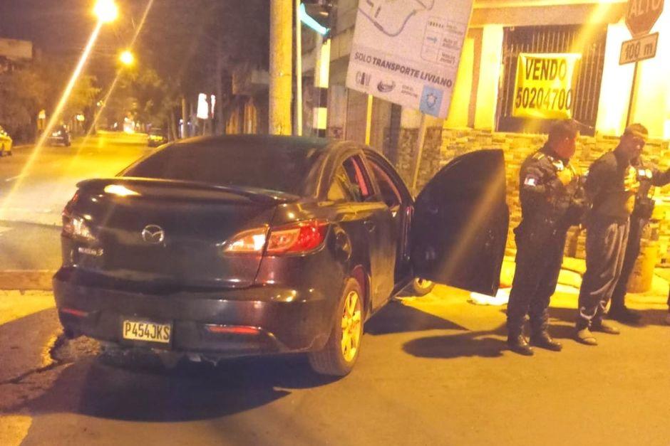 El veh&iacute;culo impact&oacute; contra una residencia en la zona 1. (Foto:&nbsp;Am&iacute;lcar Montejo)