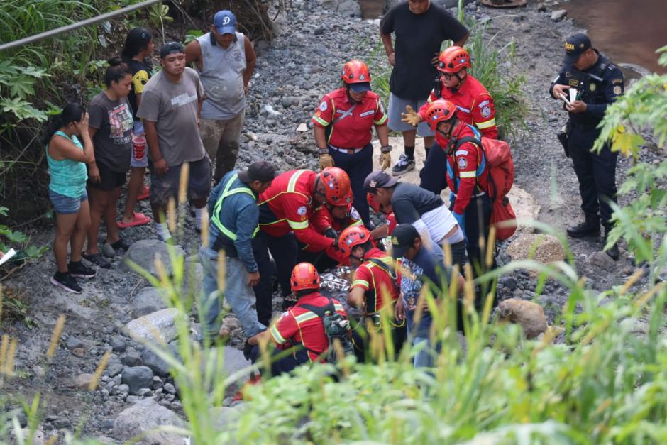 El hombre fue localizado en un r&iacute;o al fondo de un barranco. (Foto: CMB)