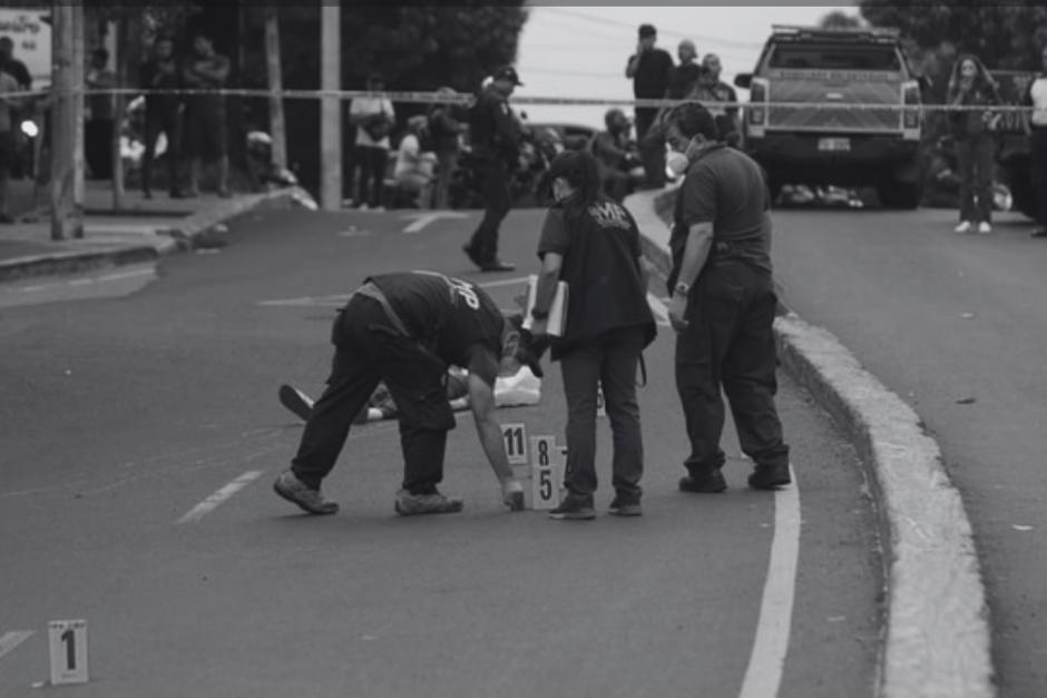 Los peritos del Ministerio P&uacute;blico pudieron encontrar varias evidencias bal&iacute;sticas en la escena.&nbsp;(Foto: Oscar Rivas)