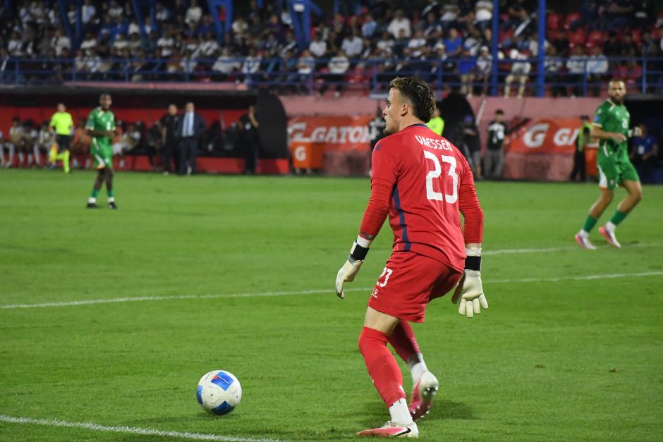 Etienne Vaessen fue uno de los m&aacute;s participativos durante el partido entre Guatemala y Surinam. (Foto: Archivo)