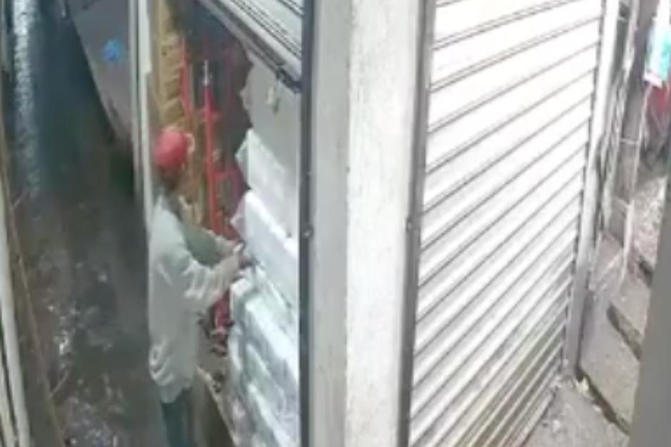 La PNC comparti&oacute; un video en el que se evidenci&oacute; el robo. (Foto: Captura de video)