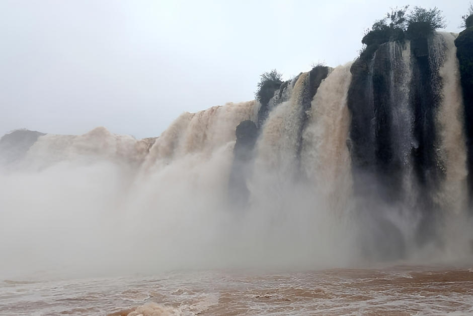 Las autoridades intentaron reabrir el parque este martes, pero el r&iacute;o mantuvo la crecida. (Foto: LM Neuqu&eacute;n)
