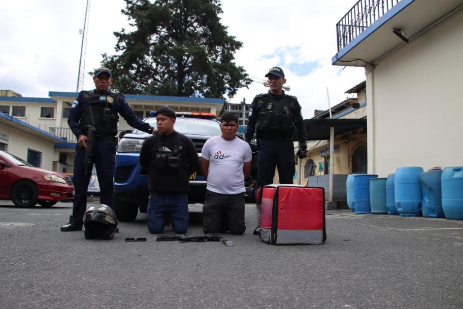 Dos hermanos fueron detenidos en zona 16, aparentemente se&ntilde;alados por el crimen de Juan Francisco Sol&oacute;rzano Foppa. (Foto: PNC)