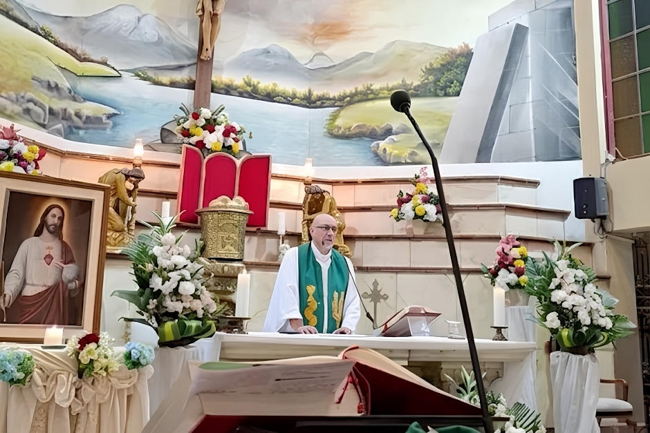 Ecuador: Fallece sacerdote en plena misa por ca&iacute;da de crucifijo