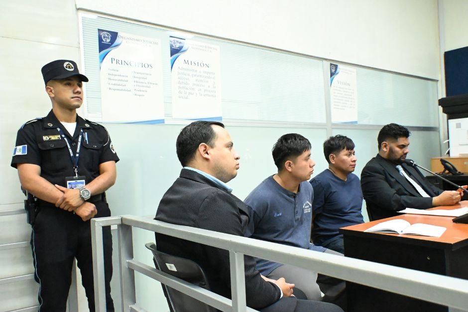 Un&nbsp;&nbsp;traductor del idioma kakchikel acompa&ntilde;a a los supuestos responsables del crimen, ya que uno de los hermanos no habla espa&ntilde;ol.&nbsp;(Foto: Jos&eacute; Luis Pos/SOY502)