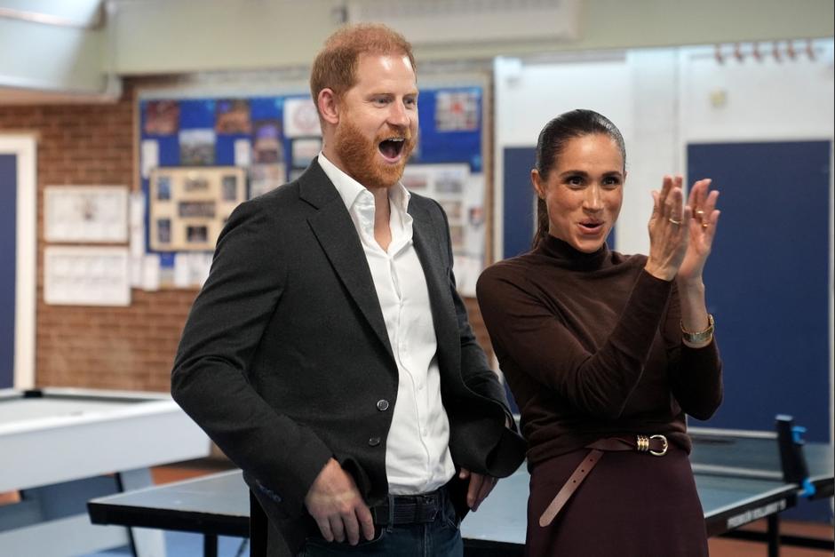 Harry y Meghan volvieron al Reino Unido. (Foto: AFP)