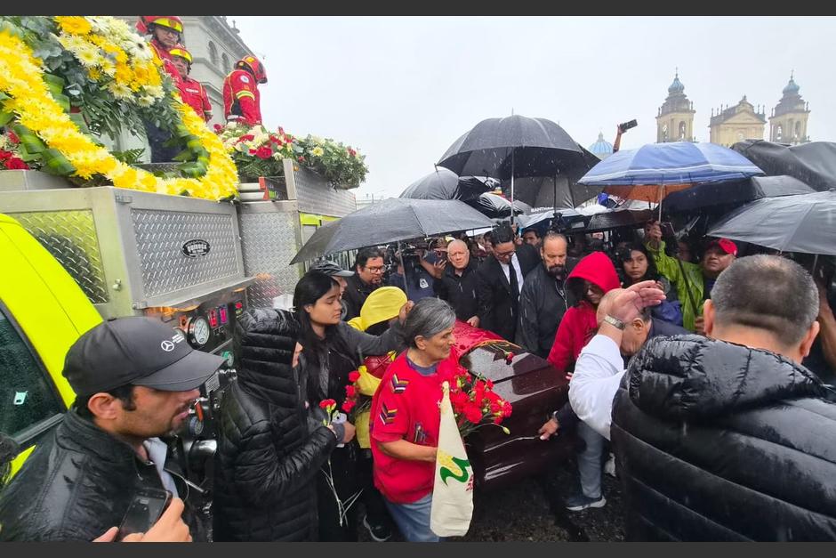 El cuerpo de Sol&oacute;rzano Foppa ha sido trasladado para el homenaje. (Foto: Estuardo Paredes/colaborador)