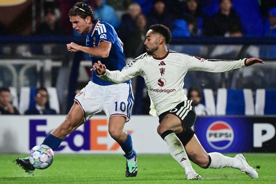 Manchester United cae frente al Como y agrava su crisis