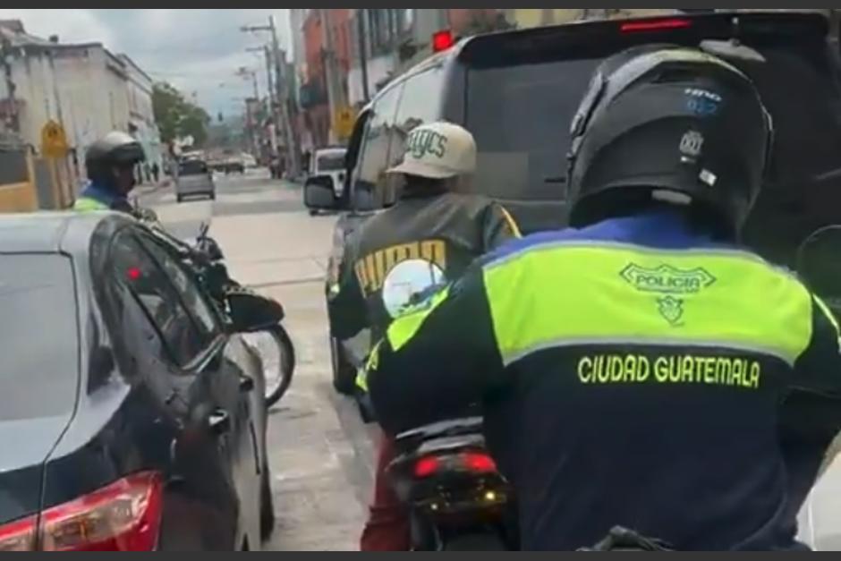 El joven fue detenido durante un operativo realizado en zona 1. (Foto: captura de video)