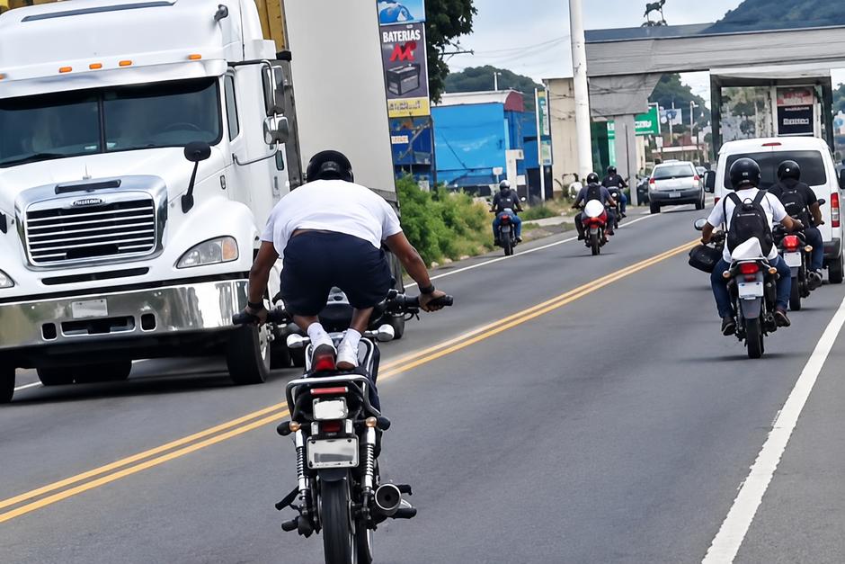 El conductor realizaba las maniobras en pleno tr&aacute;nsito.&nbsp;(Foto v&iacute;a: captura de video)