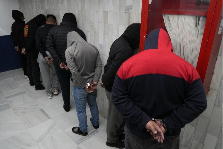 La audiencia de primera declaraci&oacute;n de los siete agentes de la PNC se&ntilde;alados de irregularidades en el procedimiento de detenci&oacute;n de los hermanos Choc Toz, por el caso Foppa, fue aplazada para el martes 27 de octubre. (Foto: Wilder L&oacute;pez/Soy502)