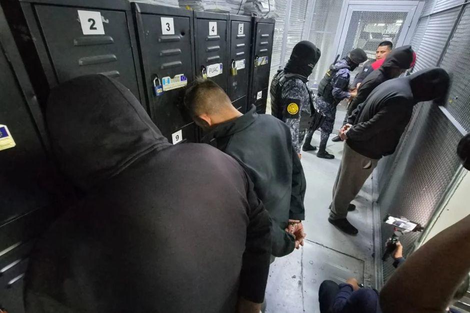 La audiencia de primera declaraci&oacute;n de los siete agentes de la PNC se&ntilde;alados de procedimiento irregular en la captura de los hermanos Choc Toz, continuar&aacute; este mi&eacute;rcoles 28 de octubre. (Foto: Estuardo Paredes/Colaborador)