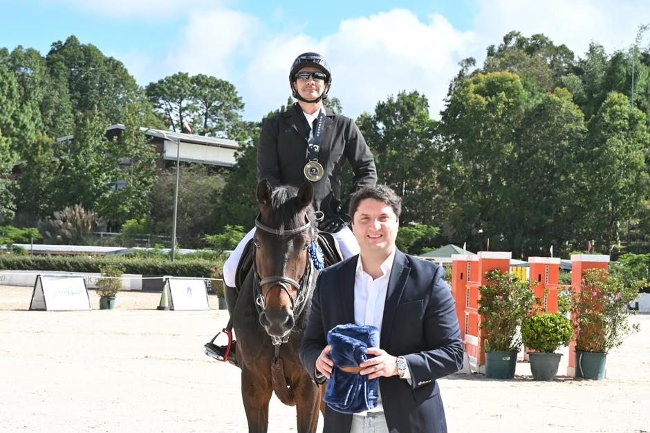Stefan Meany, montando a Lutetium V.S., conquist&oacute; la victoria en la divisi&oacute;n Abierta a 1.40 metros. (Foto: Asociaci&oacute;n de Ecuestre)