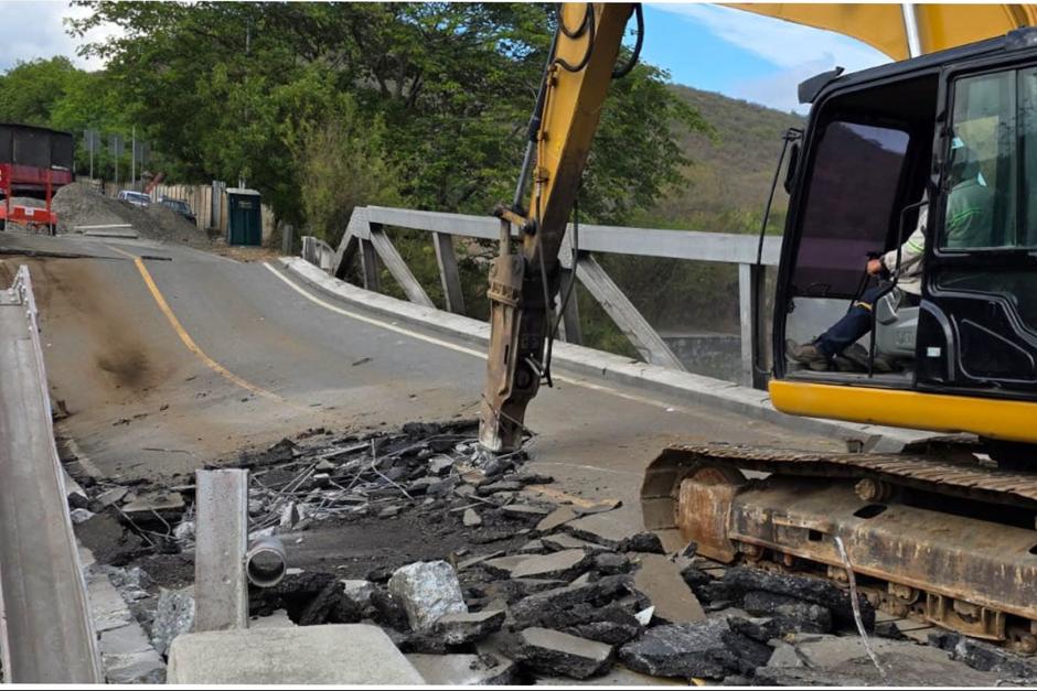 La ministra de Comunicaciones, Norma Zea, inform&oacute; que el desmontaje de la estructura y la construcci&oacute;n de las bases para el puente Bailey tomar&aacute;n al menos tres semanas. (Foto: CIV / Soy502)