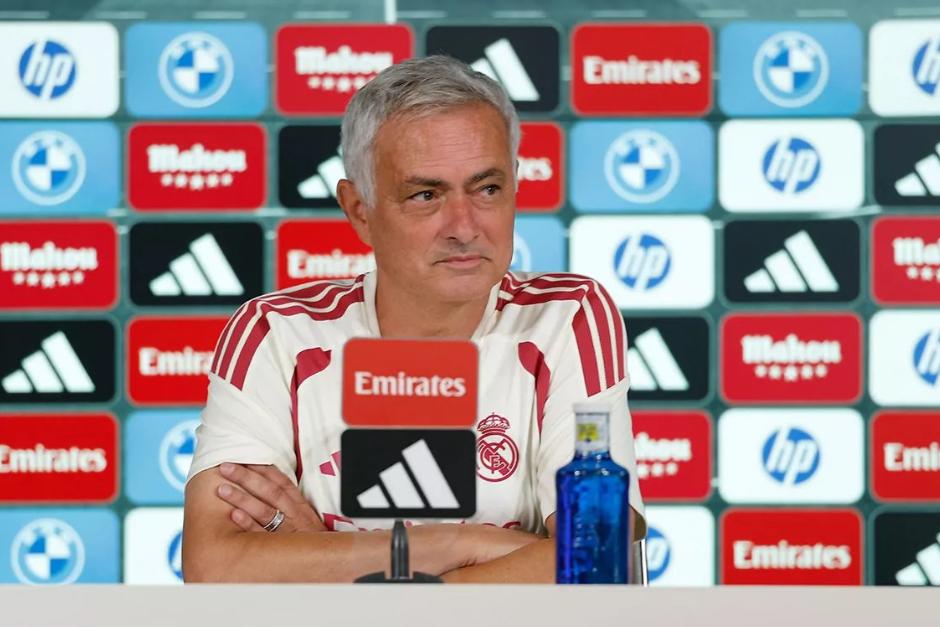 Mou explic&oacute; que tienen que hacer un partido perfecto para llevarse los puntos de su visita al Betis. (Foto: Real Madrid)