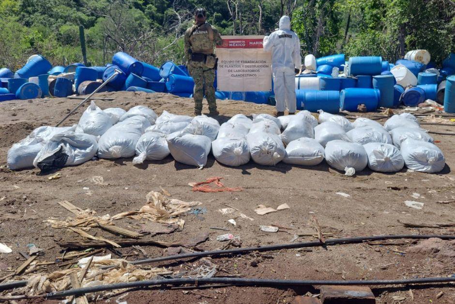 Las autoridades mexicanas indicaron que la afectaci&oacute;n estimada supera los 300 millones de d&oacute;lares a la estructura criminal.&nbsp;(Foto: SSPC/AFP)