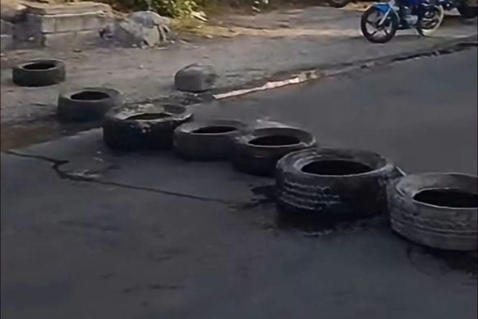 Los manifestantes han obstaculizado el paso vehicular. (Foto: Redes sociales)