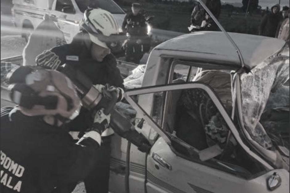 Las v&iacute;ctimas quedaron atrapadas dentro del veh&iacute;culo. (Foto: ASONBOMD)