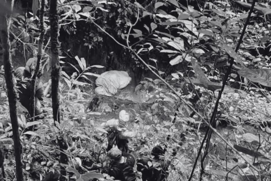 La mujer fue localizada en una zona boscosa de un r&iacute;o en Alta Verapaz. (Foto: Asonbomd)