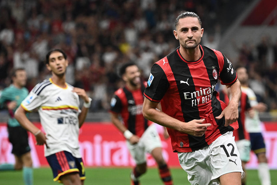 El AC Milan golea al Lecce en el centenario del San Siro