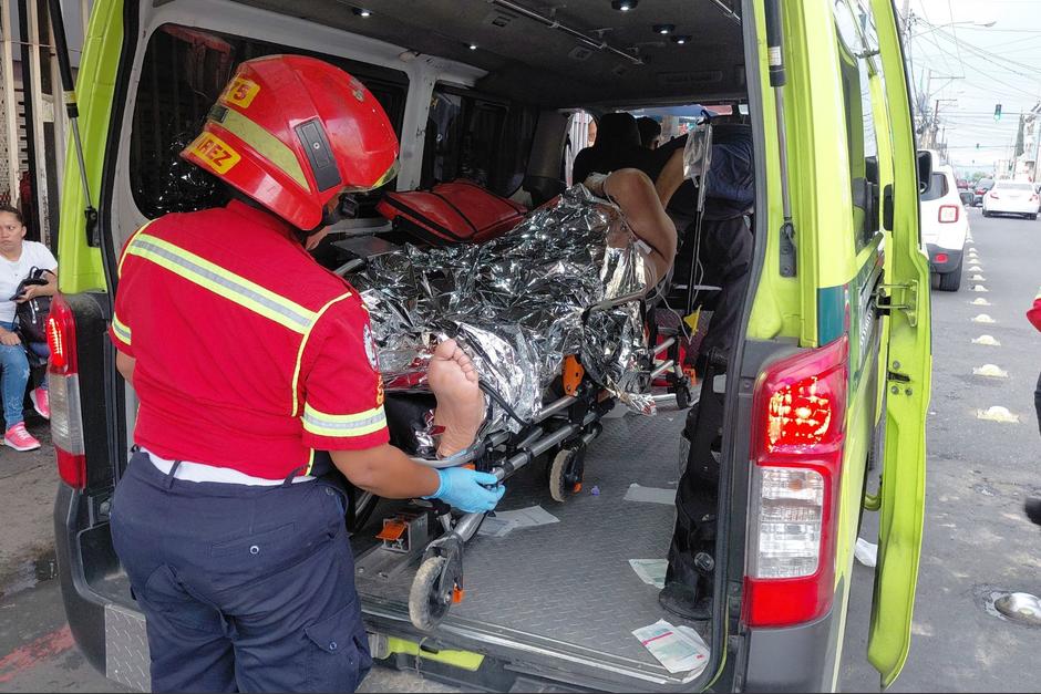 Bomberos Municipales atendieron una emergencia por arma de fuego en la zona 18 capitalina. (Foto: CBM / Soy502)
