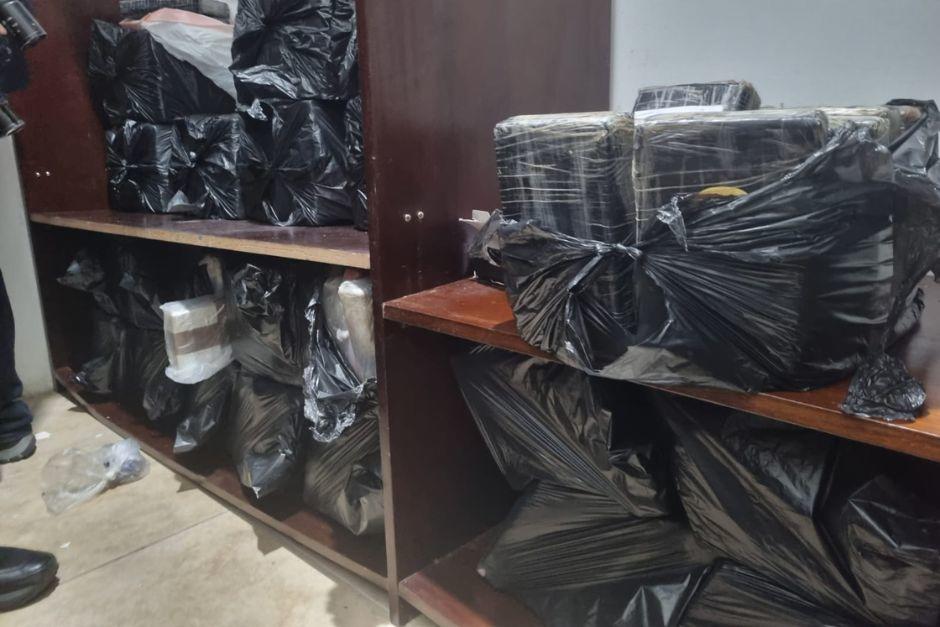 Un presunto narcolaboratorio fue hallado en San Jos&eacute; Pinula. (Foto: PNC)