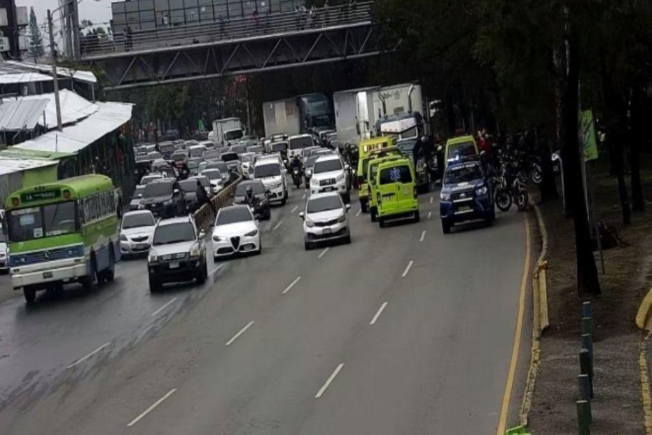 El tr&aacute;nsito se ha visto afectado tras el hecho armado, en donde ha quedado un fallecido tras ser atropellado. (Foto: PMT)