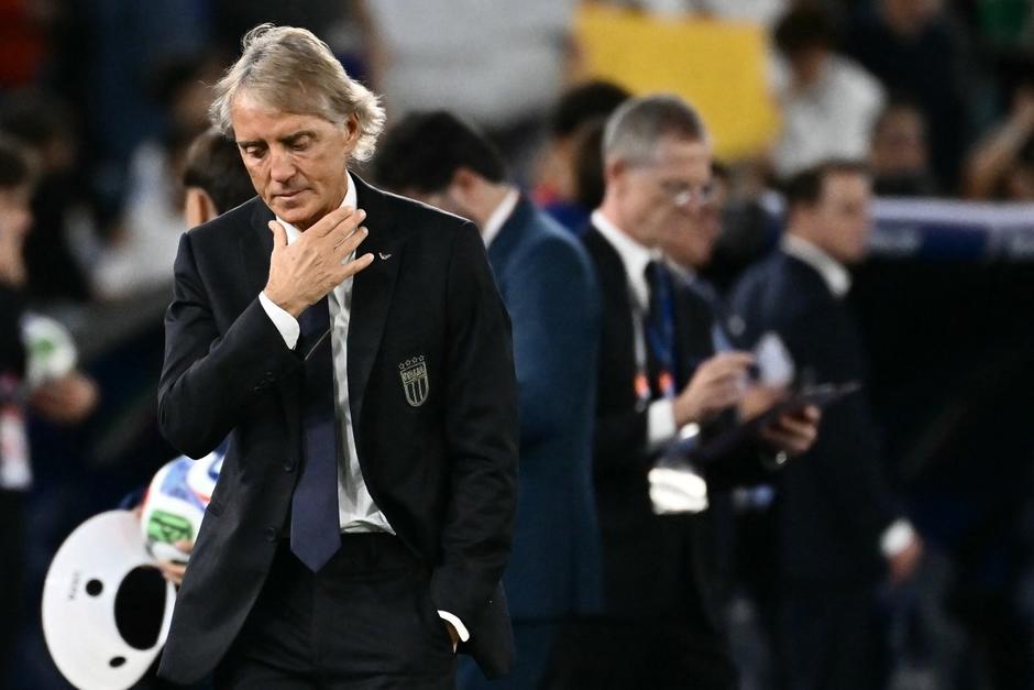 Mancini arranc&oacute; con el pie izquierdo su segunda etapa al frente de Italia. (Foto: AFP)