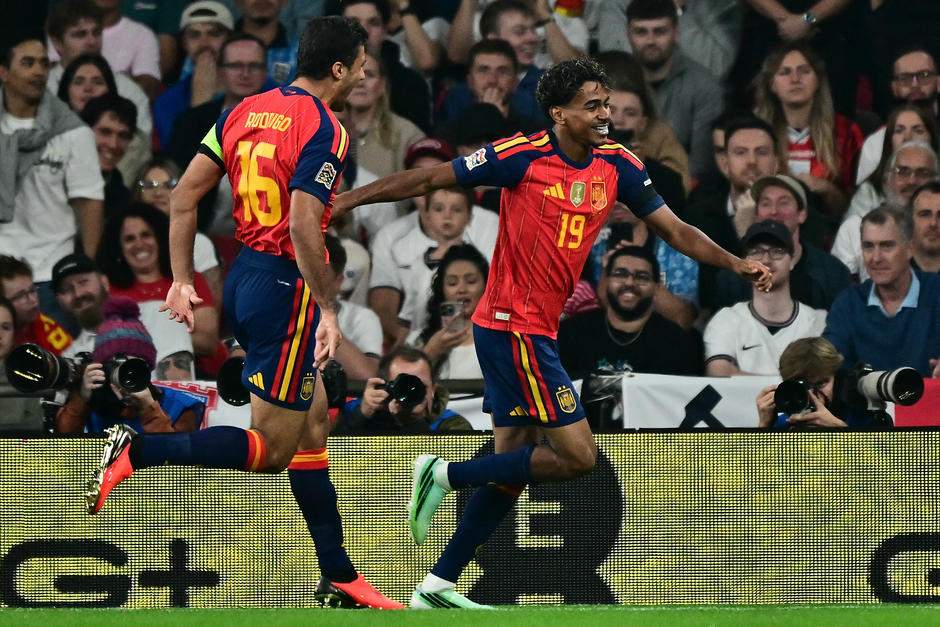 Espa&ntilde;a derrota 3-2 a Inglaterra en arranque de Liga de Naciones