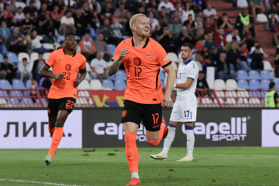 Meerdink fue el protagonista del triunfo neerland&eacute;s con un doblete.&nbsp;(Foto: AFP)