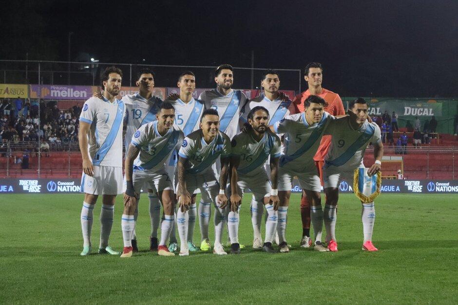 El once inicial presentado por el "Flaco" Tena en el duelo contra los cuscatlecos. (Foto: FFG)&nbsp;