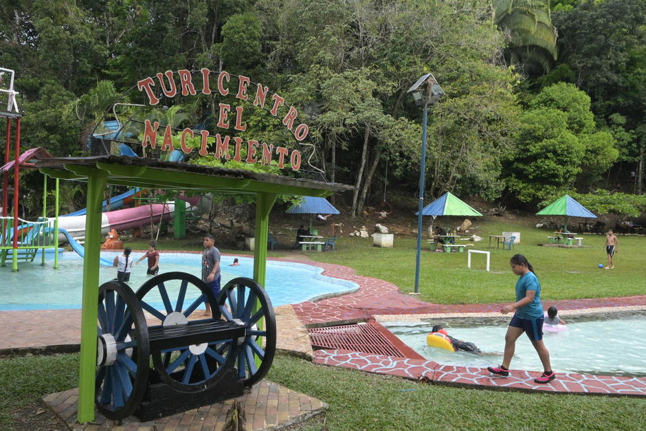 Conoce el Turicentro Nacimiento Semococh en Alta Verapaz y disfruta con familia y amigos. (Foto: Jos&eacute; Rodr&iacute;guez)