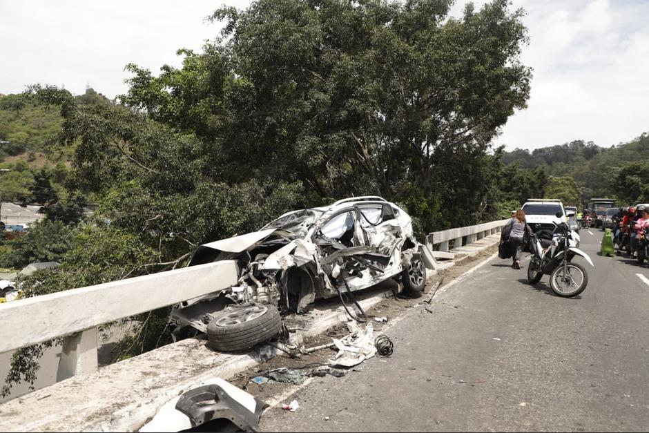 Un tr&aacute;iler impact&oacute; contra una camioneta y una motocicleta en la bajada de Villalobos. (Foto: CBM)