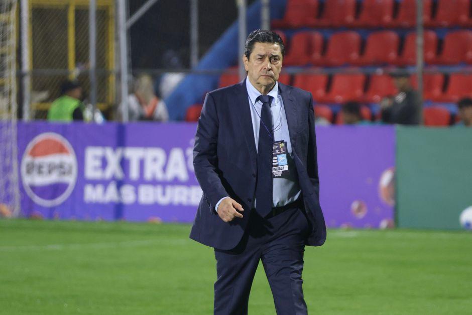 Tena aprovech&oacute; para reforzar el plantel por las bajas de Santis y Lom. (Foto: Juan Mijangos)