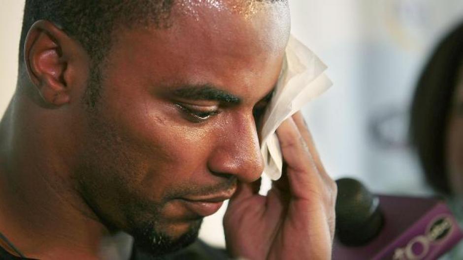 El ex jugador de la NFL Darren Sharper seguir&aacute; en prisi&oacute;n acusado de violaci&oacute;n. (Foto: AFP)