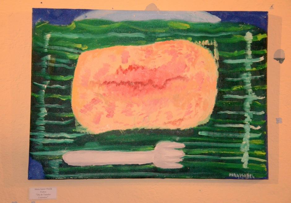 María Isabel, artista de 8 años, se inspiró en el tamal y la hoja brillante. (Foto: Selene Mejía/Soy502)&nbsp;