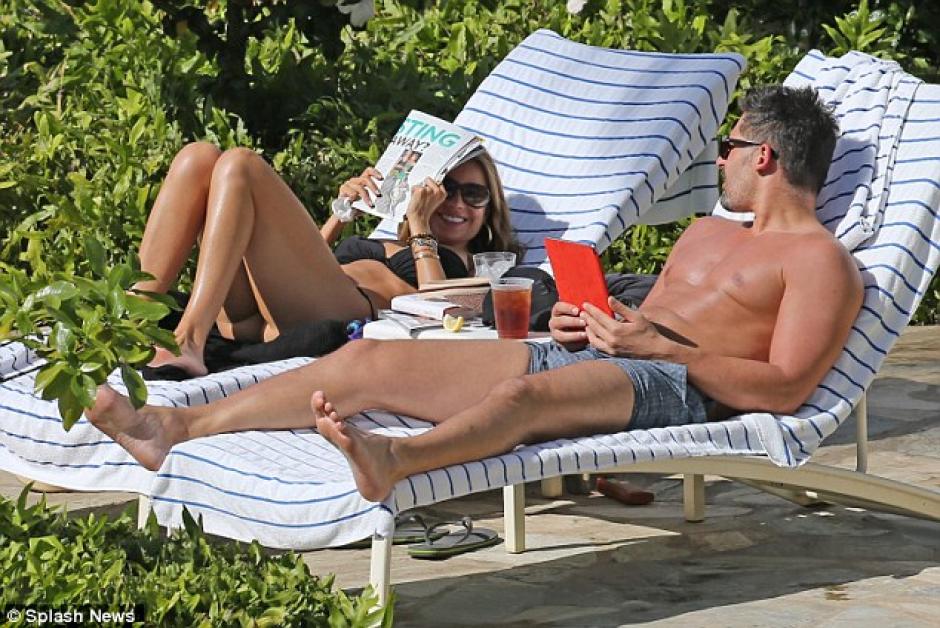 La actriz de The Modern Family luce feliz al lado de su novio guapo. (Foto:&nbsp;DailyMail)   &nbsp;