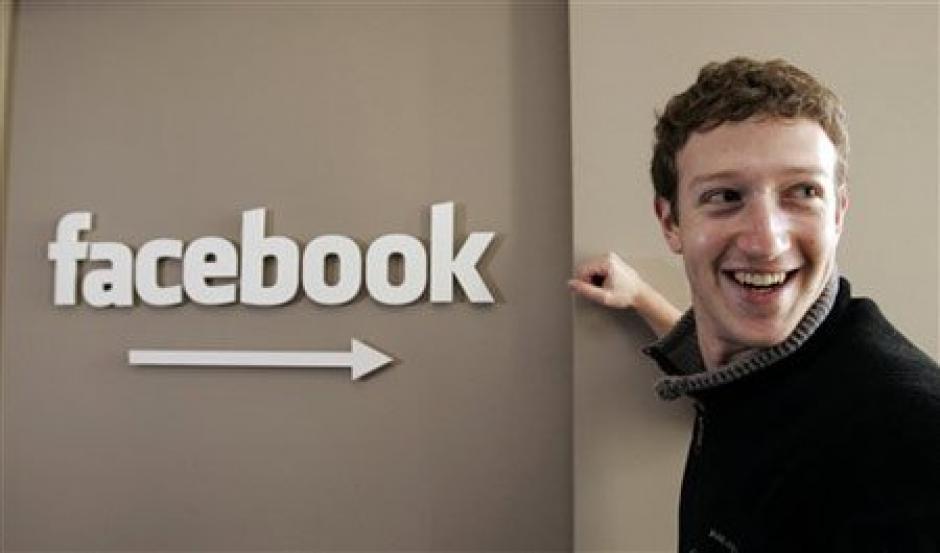 En total saldrán a la venta 70 millones de activos de Facebook, entre los que se incluyen 1,6 millones de títulos que posee el creador de Netscape, Marc Andreessen. Facebook cotizó hoy ligeramente a la baja tras anunciarse la operación. Foto Marck Zuckerberg/Facebook&nbsp;