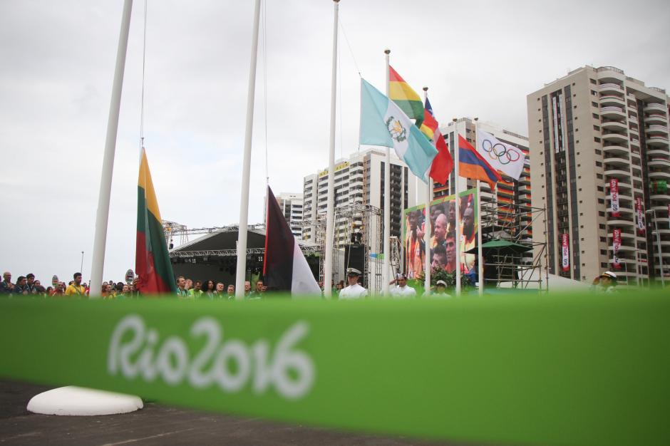 La izada de la bandera de Guatemala se realiz&oacute; este mi&eacute;rcoles en la Villa Ol&iacute;mpica. (Foto: COG)