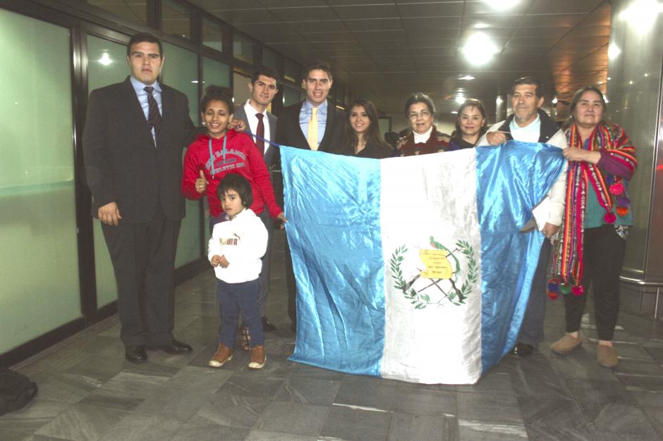 Como siempre, la familia del jugador le mostr&oacute; su total apoyo. (Foto: Douglas Suruy/Soy502)