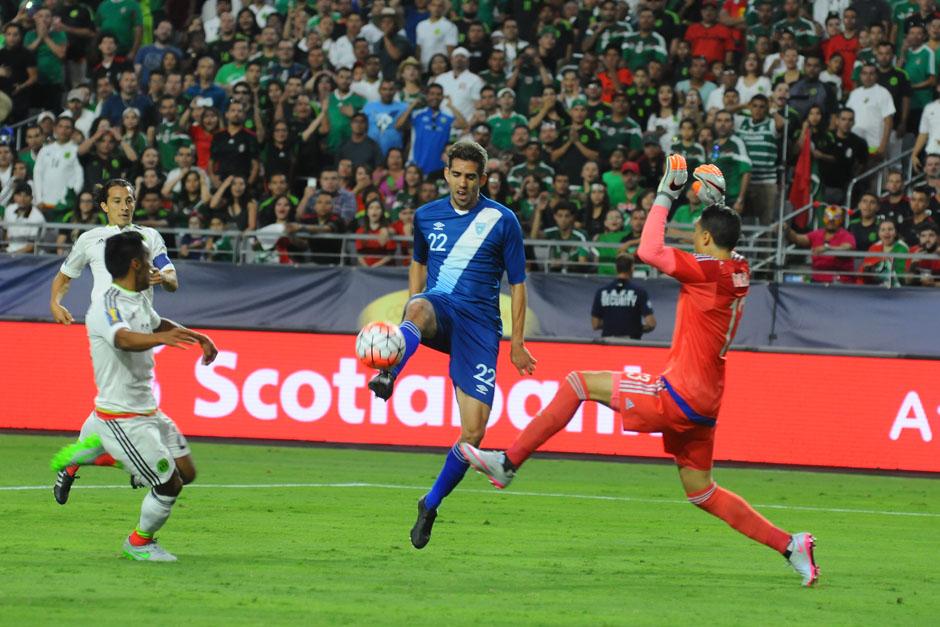Minor Campollo estuvo a punto de anotar para Guatemala en la jugada m&aacute;s clara de la Azul y Blanco ante M&eacute;xico. (Foto: Aldo Mart&iacute;nez/Nuestro Diario)