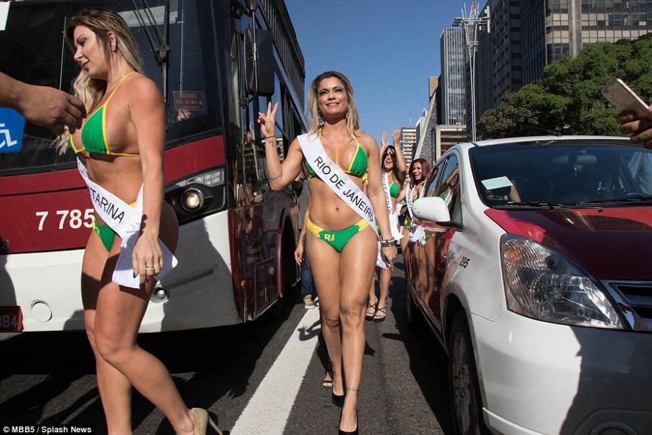 Las aspirantes a Miss Bumbum 2015 invadieron las calles de Sao Paulo. (Foto: AFP)