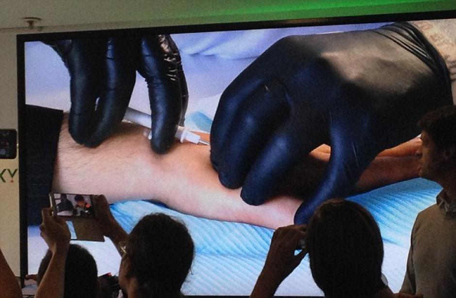 El chip integrado bajo su piel le permitir&aacute; ahora interactuar con objetos conectado. (Foto:&nbsp;BioNyfiken)