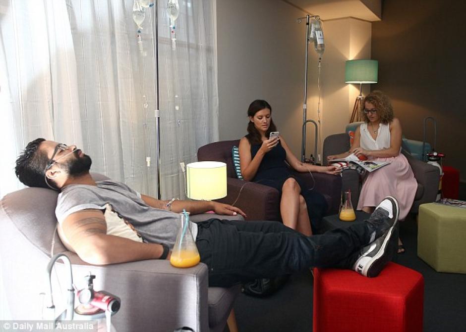 Hangover Clinic es un nuevo concepto que gana muchos adeptos en Australia. (Foto: Mail Online)